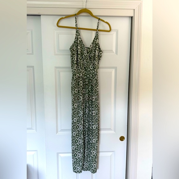 EUC Kailegh faux wrap size small jumpsuit - Picture 3 of 7